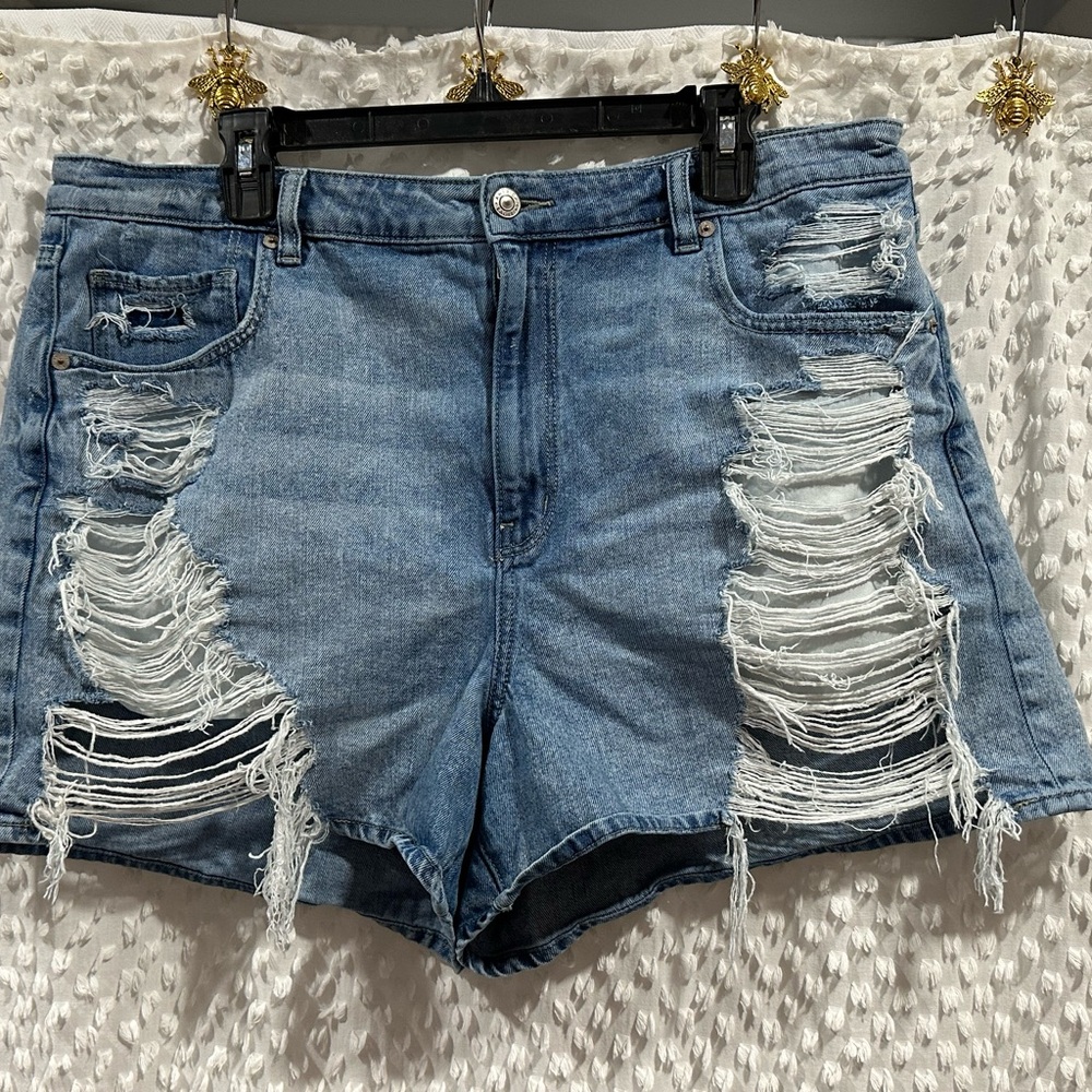 American Eagle Mom Short Distressed Denim Shorts for Women